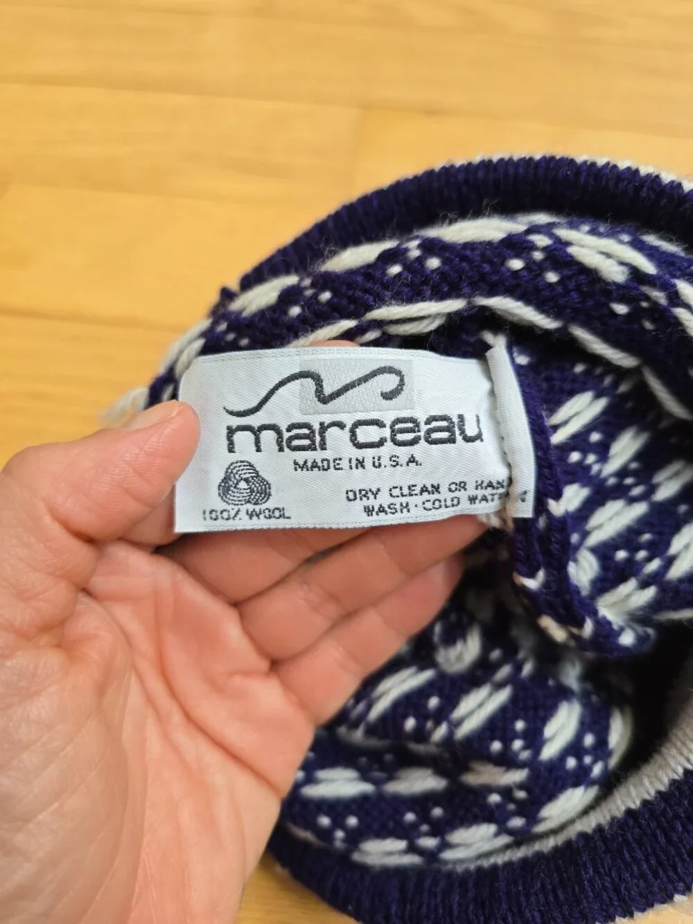 vintage 90's | Alpine Ski blue wool cozy pom-pom beanie - Picture 6 of 8